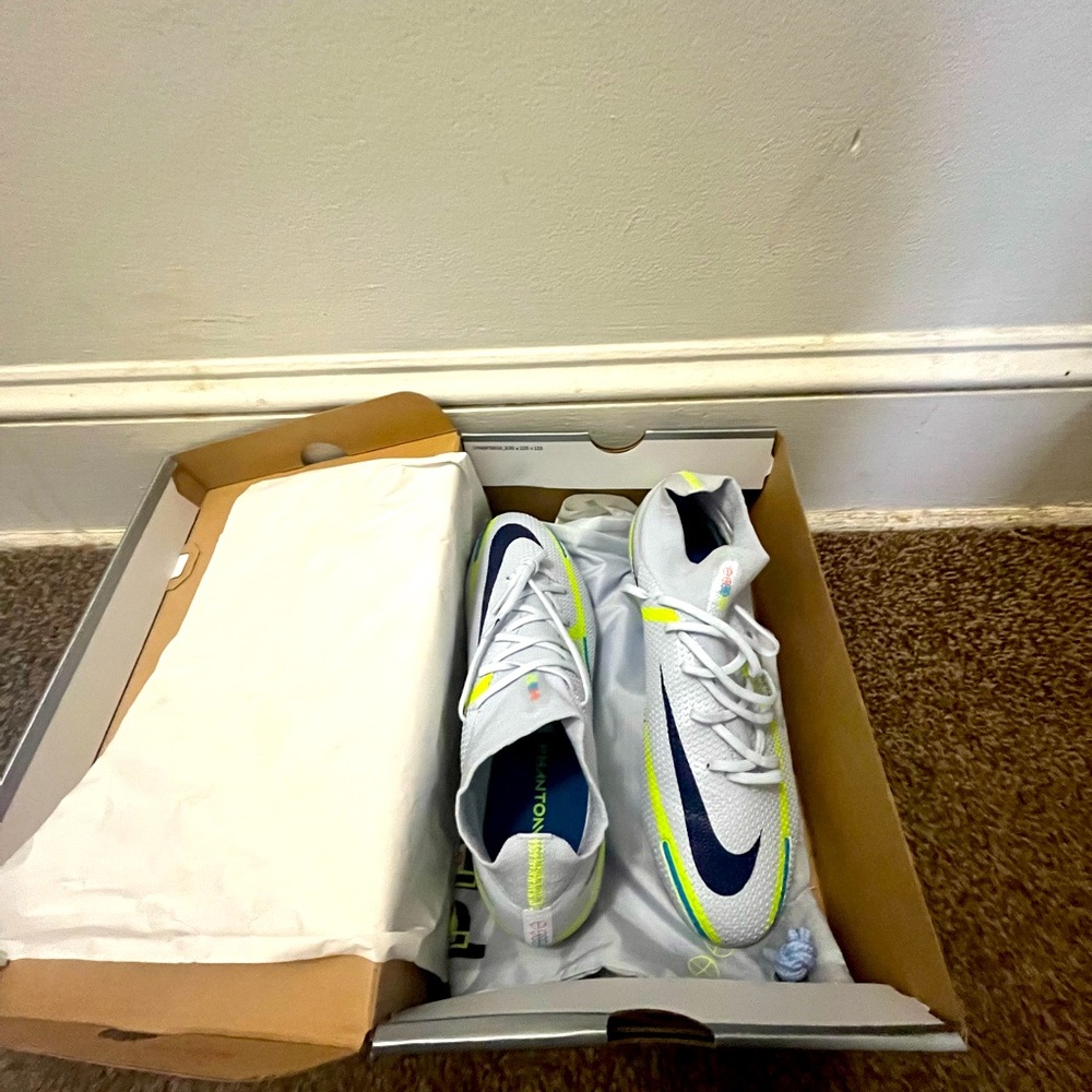 Nike Phantom GT2 Elite DF FG Men’s Soccer Cleats
